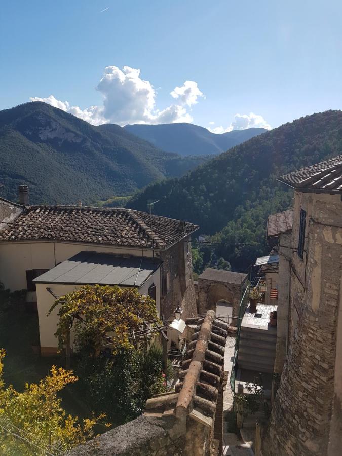 Borgo Nel Tempo Apartamento Collestatte Exterior foto